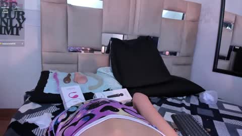 Snapshot of queenjenn__ chatting on 03-07-25, 06:13 QUEENJEENN online show from 03-07-25, 06:13