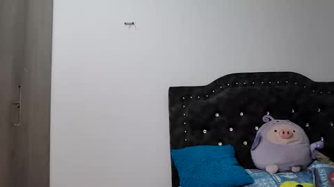 Snapshot of queenjenn__ chatting on 10-27-25, 07:18 QUEENJEENN online show from 10-27-25, 07:18