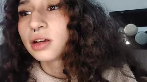 Snapshot of queenjenn__ chatting on 11-02-25, 07:00 QUEENJEENN online show from 11-02-25, 07:00