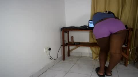 Nina online show from 04-12-26, 06:51