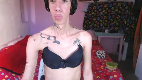 Snapshot of queenmaria23cm chatting on 06-11-26, 09:57 queenmaria23cm online show from 06-11-26, 09:57