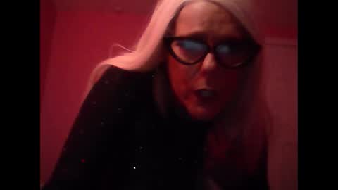 Queenmayhem online show from 09-16-25, 01:17