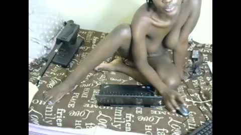 Snapshot of queenmojo_1_1 chatting on 02-18-25, 06:47 melly online show from 02-18-25, 06:47