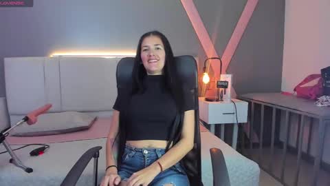 Snapshot of queenn24 chatting on 12-11-24, 08:28 EMILY online show from 12-11-24, 08:28