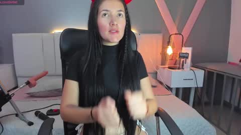 Snapshot of queenn24 chatting on 12-11-24, 11:32 EMILY online show from 12-11-24, 11:32