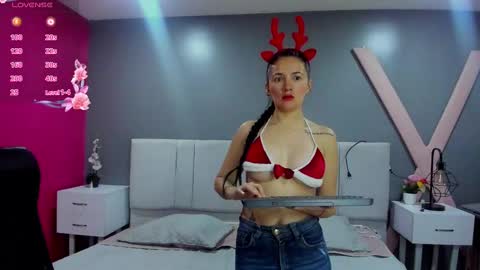 Snapshot of queenn24 chatting on 12-13-24, 02:16 EMILY online show from 12-13-24, 02:16