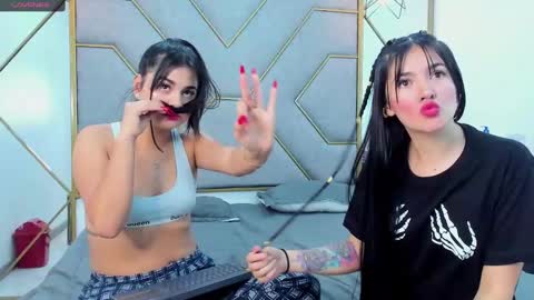 Snapshot of queenn24 chatting on 12-20-24, 01:33 EMILY online show from 12-20-24, 01:33