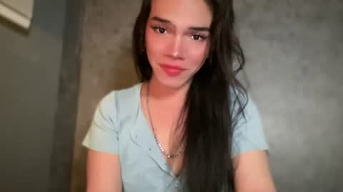 Snapshot of queenn_xxx chatting on 06-20-26, 12:47 QUEEN online show from 06-20-26, 12:47