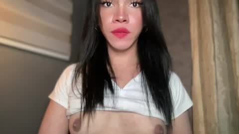 Snapshot of queenn_xxx chatting on 06-23-26, 02:26 QUEEN online show from 06-23-26, 02:26