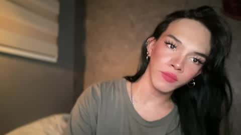 Snapshot of queenn_xxx chatting on 06-27-26, 12:22 QUEEN online show from 06-27-26, 12:22