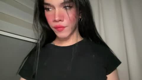 Snapshot of queenn_xxx chatting on 07-14-26, 10:21 QUEEN online show from 07-14-26, 10:21