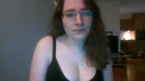 Snapshot of queenofthenights chatting on 06-17-26, 08:10 queenofthenights online show from 06-17-26, 08:10