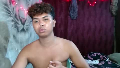 queenpinayebony_xx online show from 05-16-26, 07:27