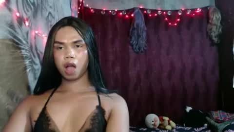 queenpinayebony_xx online show from 05-16-26, 12:59