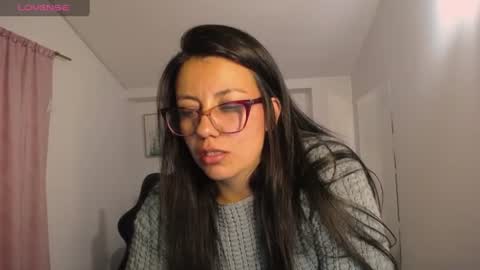 Snapshot of queenrose94 chatting on 06-27-26, 04:56 queenrose94 online show from 06-27-26, 04:56