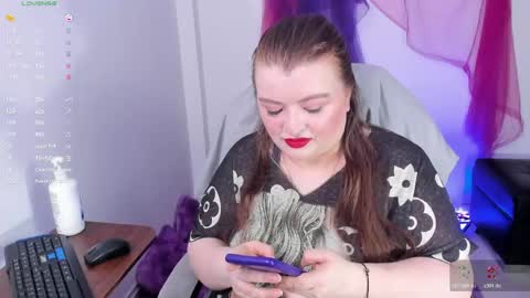 Snapshot of queensami7 chatting on 04-25-26, 11:35 Samantha online show from 04-25-26, 11:35