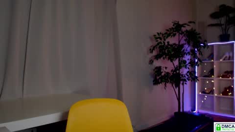 Queensy online show from 04-18-26, 07:07