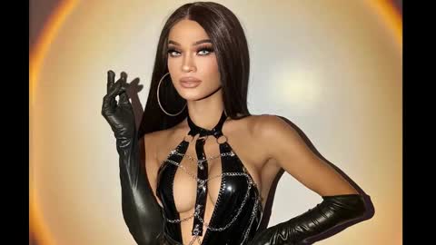 Snapshot of queenvalentinats chatting on 12-28-24, 11:52 ValentinaMoone online show from 12-28-24, 11:52