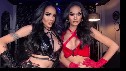 Snapshot of queenvalentinats chatting on 02-14-25, 10:14 ValentinaMoone online show from 02-14-25, 10:14