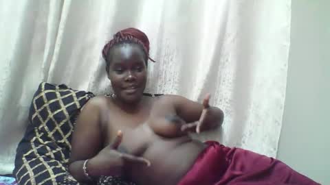 Snapshot of queenvivy chatting on 05-13-26, 06:33 VIVIAN online show from 05-13-26, 06:33