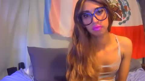 Mia online show from 11-14-25, 04:06