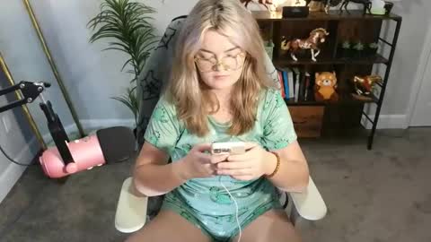 Bri online show from 11-19-25, 12:32