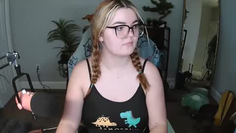 Snapshot of quervoqueen1 chatting on 02-15-26, 03:36 Bri online show from 02-15-26, 03:36