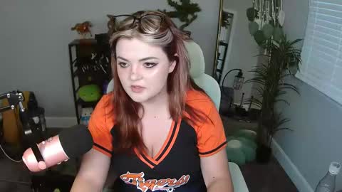 Snapshot of quervoqueen1 chatting on 03-16-26, 10:58 Bri online show from 03-16-26, 10:58
