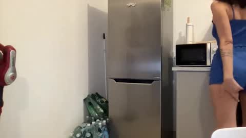 Snapshot of quinnyelena chatting on 02-12-25, 03:38 Quinnyelena online show from 02-12-25, 03:38