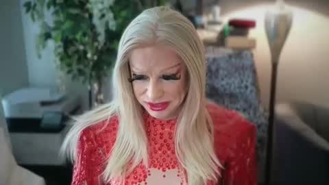 Snapshot of qweenviva chatting on 11-27-25, 07:27 ViVaLuvLicious online show from 11-27-25, 07:27