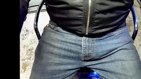 Snapshot of r27822204 chatting on 11-13-25, 05:39 r2424 online show from 11-13-25, 05:39