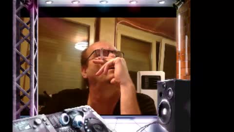 Snapshot of r_2d2_ chatting on 11-17-25, 07:30 dj mike online show from 11-17-25, 07:30
