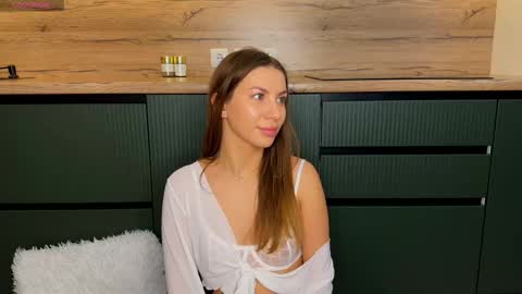 Snapshot of rabel_angell chatting on 12-04-25, 01:42 Melissa online show from 12-04-25, 01:42