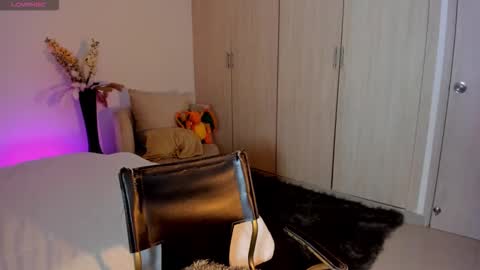 Snapshot of rachaeldeckard chatting on 09-09-25, 02:22 natalia - online show from 09-09-25, 02:22