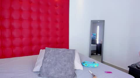 Snapshot of rachel_roman chatting on 11-17-25, 08:03 DALIANA online show from 11-17-25, 08:03