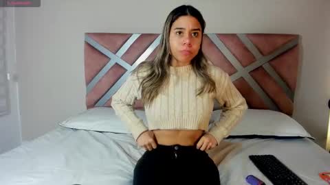 Snapshot of rachell_criss chatting on 10-18-25, 03:42 Rachell online show from 10-18-25, 03:42