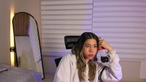 Snapshot of rachell_criss chatting on 11-09-25, 04:22 Rachell online show from 11-09-25, 04:22