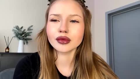 Snapshot of rachellemontag chatting on 02-13-26, 06:42 Alex online show from 02-13-26, 06:42