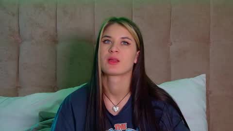 Snapshot of rachellsimpson chatting on 03-09-25, 01:35 RachellSimpson online show from 03-09-25, 01:35