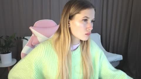 Snapshot of rachelwooods chatting on 01-10-26, 07:43 Rachel online show from 01-10-26, 07:43