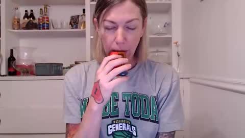 Racy Tracy online show from 02-05-26, 02:11