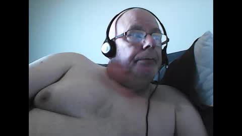 Snapshot of rader50 chatting on 12-20-25, 08:32 rader50 online show from 12-20-25, 08:32