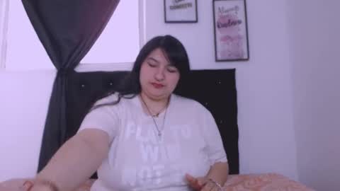 Snapshot of radiantgoddes chatting on 09-27-25, 02:11 radiantgoddes online show from 09-27-25, 02:11