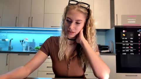 Mila online show from 04-17-26, 04:32