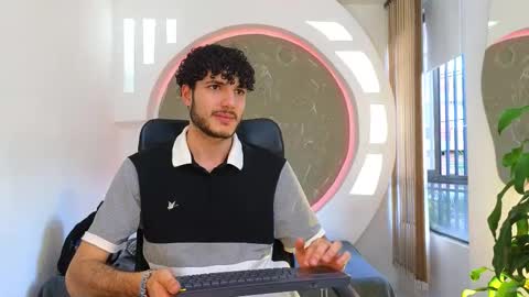 Snapshot of rafael_mendez chatting on 09-09-25, 10:20 R A F A E L online show from 09-09-25, 10:20