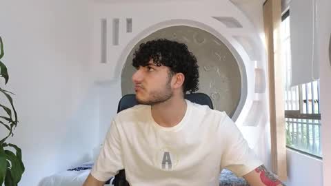 Snapshot of rafael_mendez chatting on 10-26-25, 08:48 R A F A E L online show from 10-26-25, 08:48