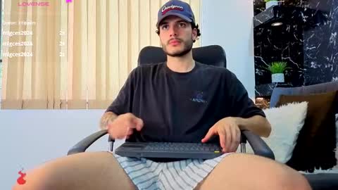 Snapshot of rafael_mendez chatting on 11-29-25, 08:56 R A F A E L online show from 11-29-25, 08:56