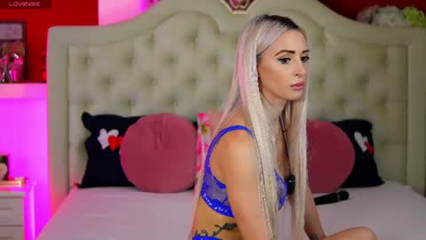 Snapshot of ragazzabellaa chatting on 06-17-26, 05:10 Monica online show from 06-17-26, 05:10