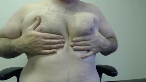 Snapshot of ragin_hardon001 chatting on 12-09-24, 08:54 Ray online show from 12-09-24, 08:54