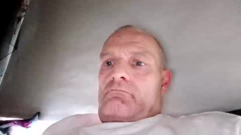 Snapshot of ragingzef69 chatting on 10-18-25, 09:04 Bigthickdickinvic online show from 10-18-25, 09:04